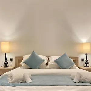 https://spacious-new-2-bedroom-apt-in-amazing-location.hotelsriyadh.net